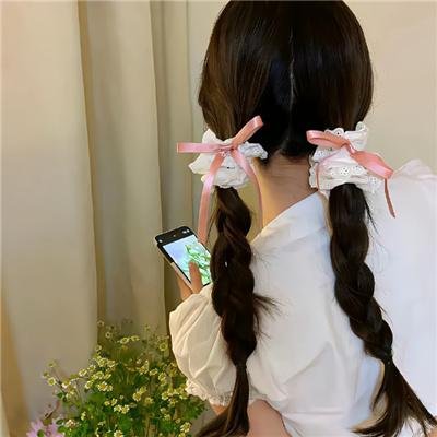 穿条纹衣的男孩